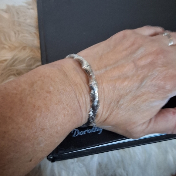 Vintage Etched Sterling Silver Bangle - Picture 8 of 12